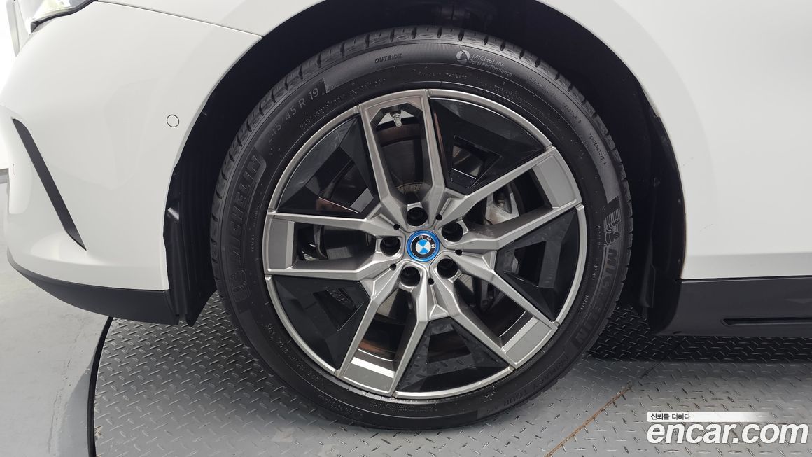 BMW i5 2024