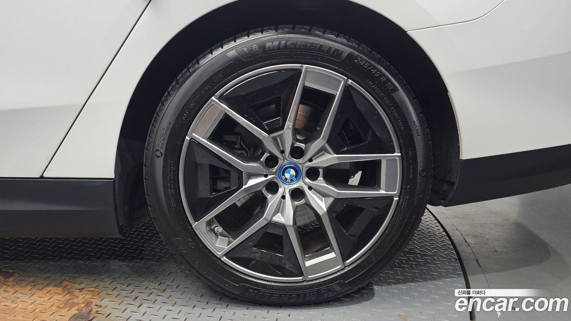 BMW i5 2024