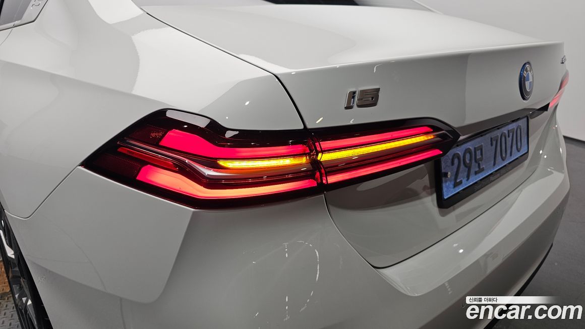 BMW i5 2024