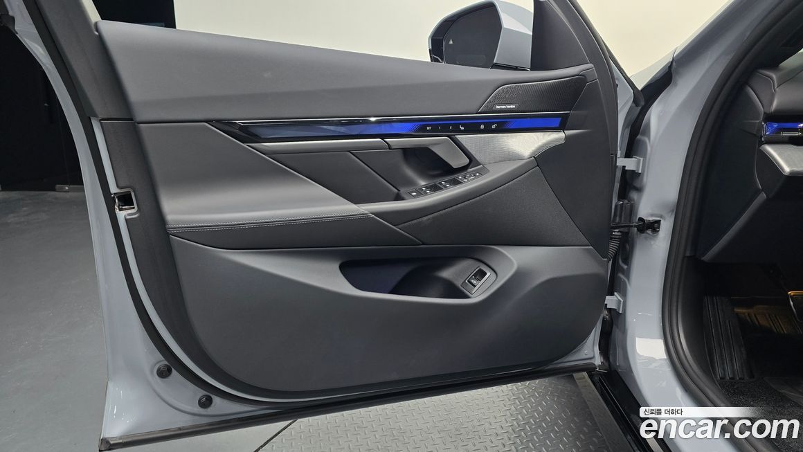 BMW 5-Series 2025