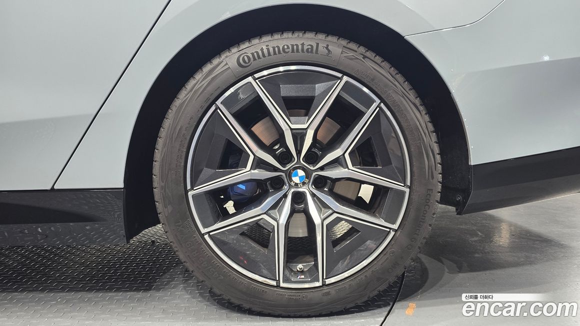BMW 5-Series 2025