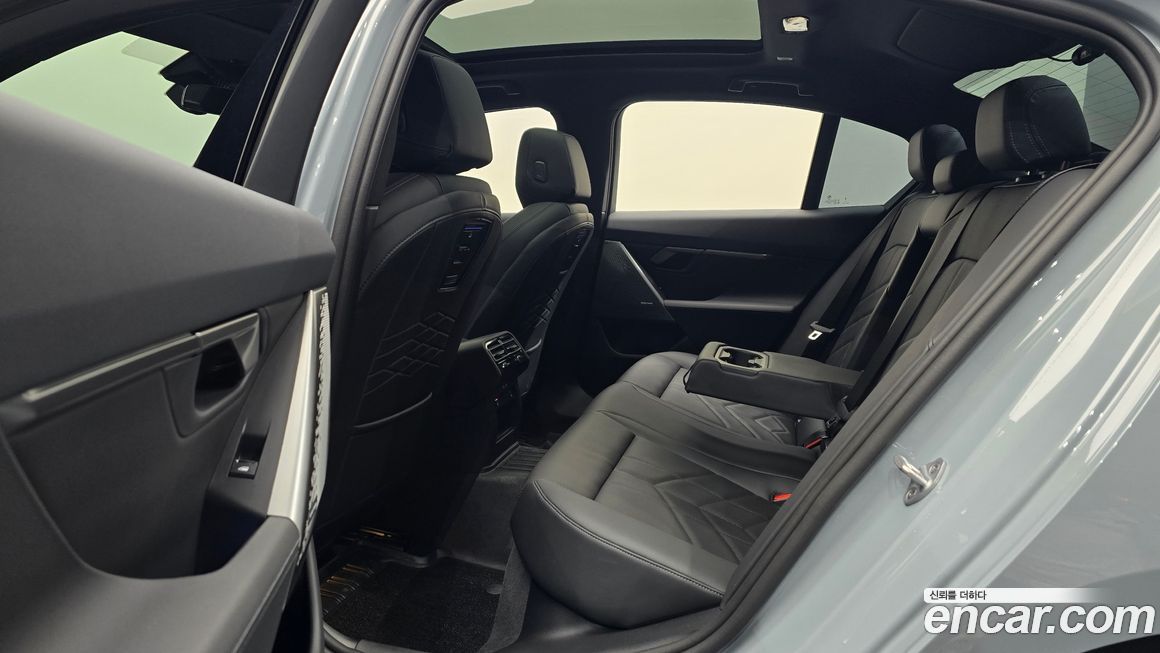 BMW 5-Series 2025