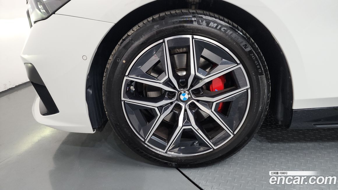 BMW 5-Series 2024