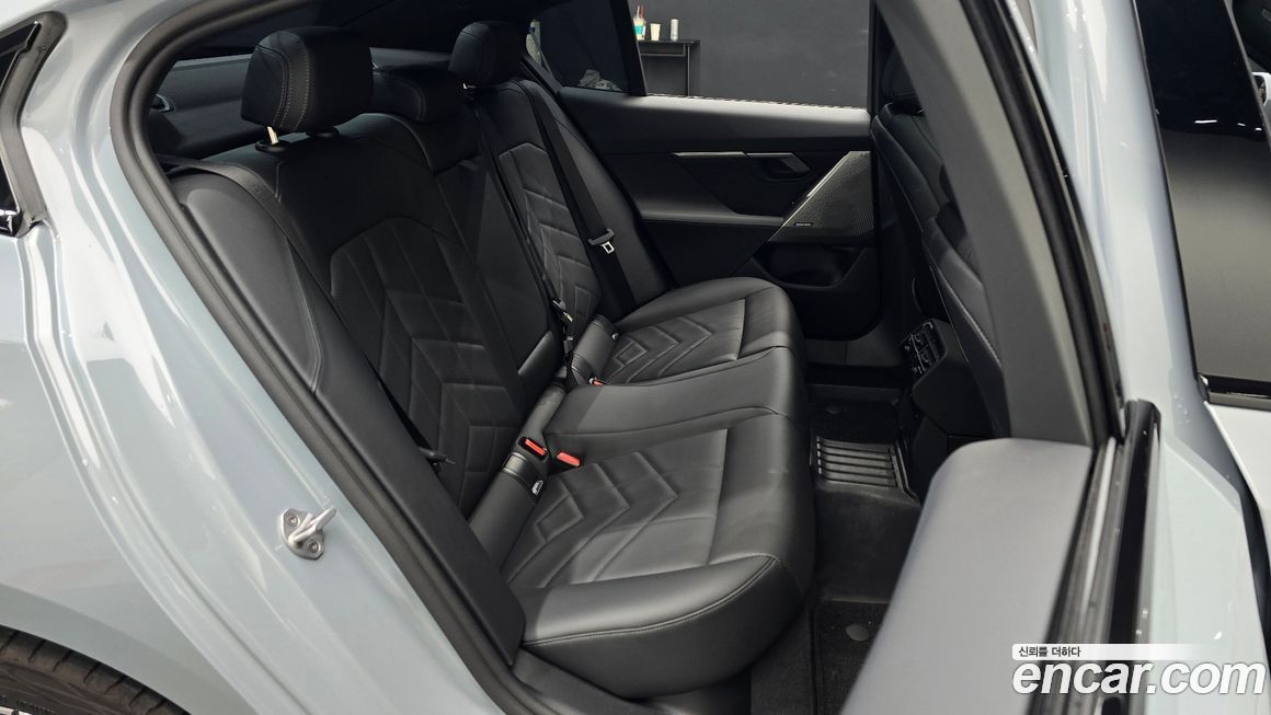BMW 5-Series 2025