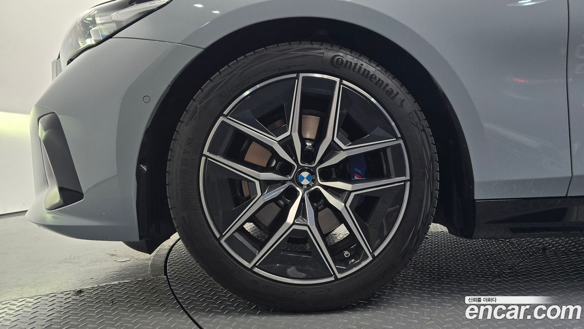 BMW 5-Series 2025
