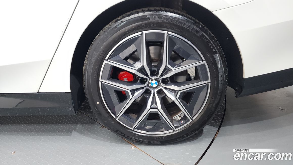 BMW 5-Series 2024