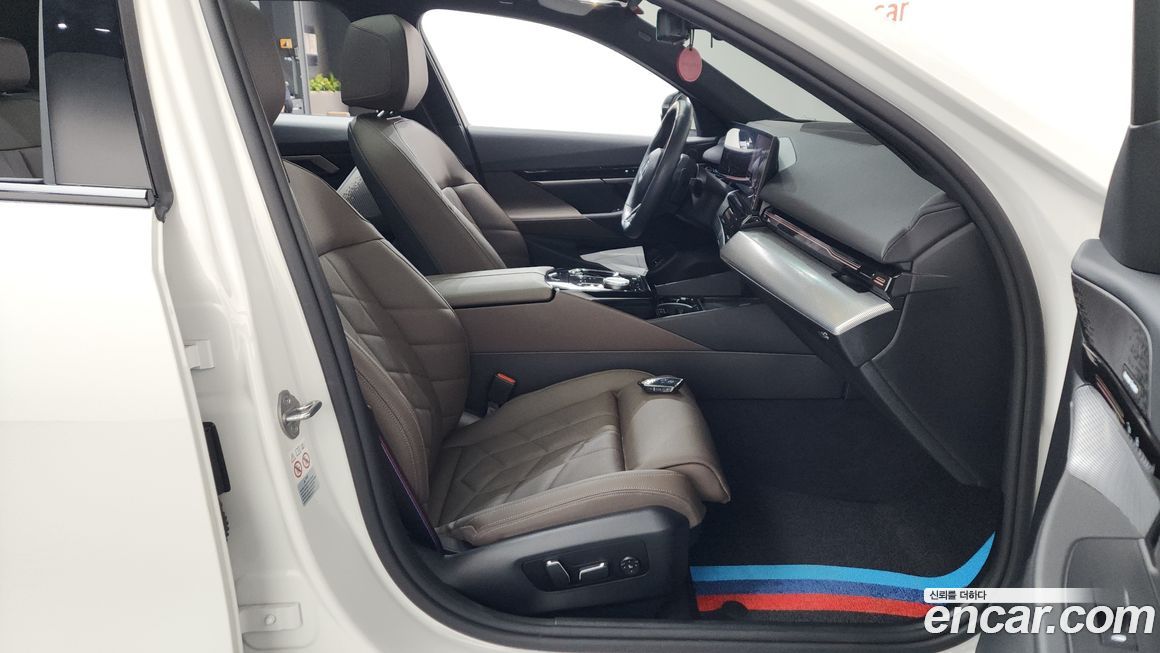 BMW 5-Series 2024
