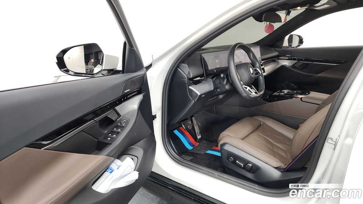 BMW 5-Series 2024