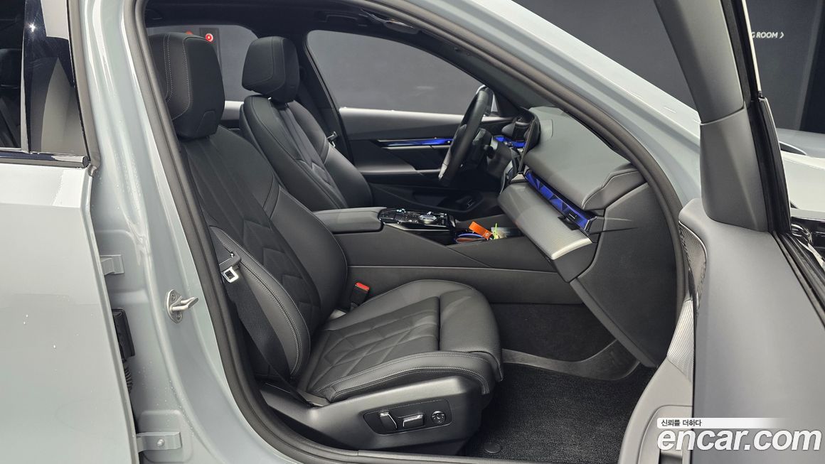 BMW 5-Series 2025