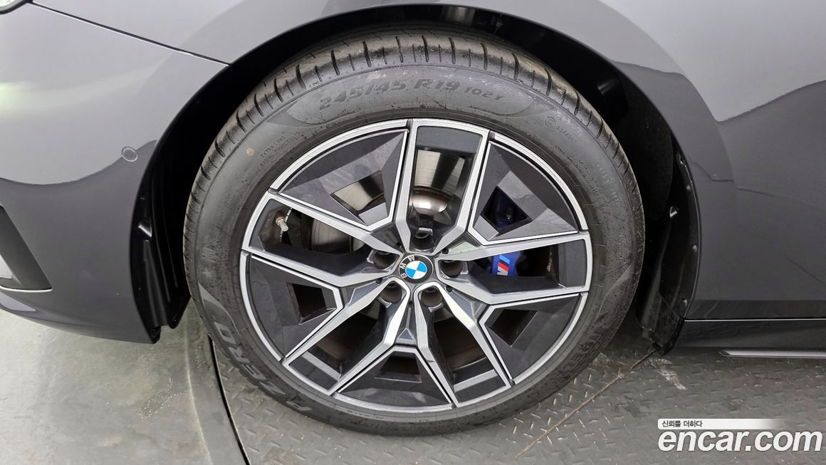 BMW 5-Series 2025