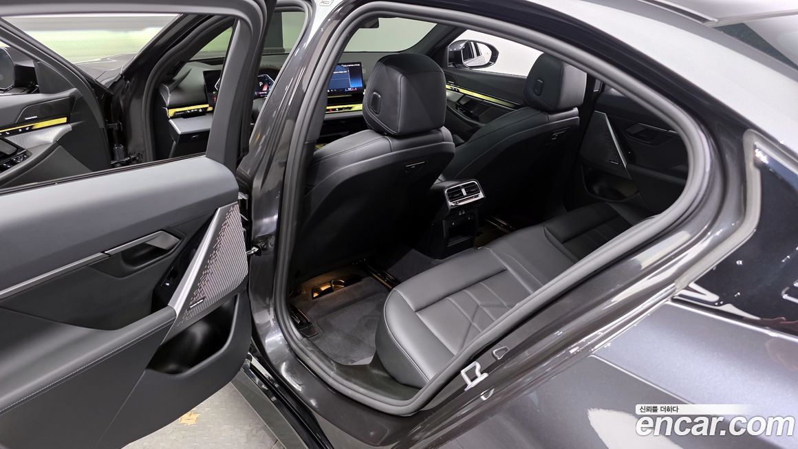 BMW 5-Series 2025