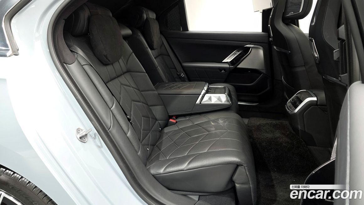 BMW 7-Series 2023