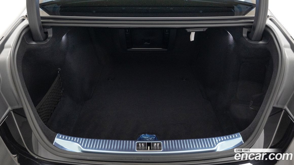 Mercedes-Benz S-Class 2025