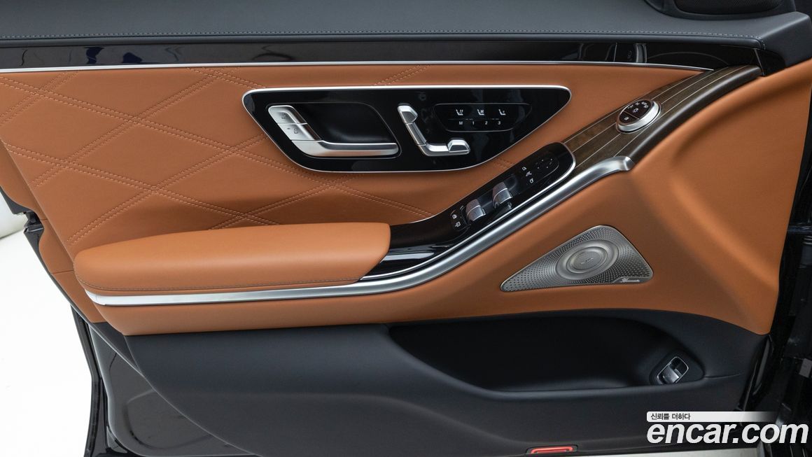 Mercedes-Benz S-Class 2025