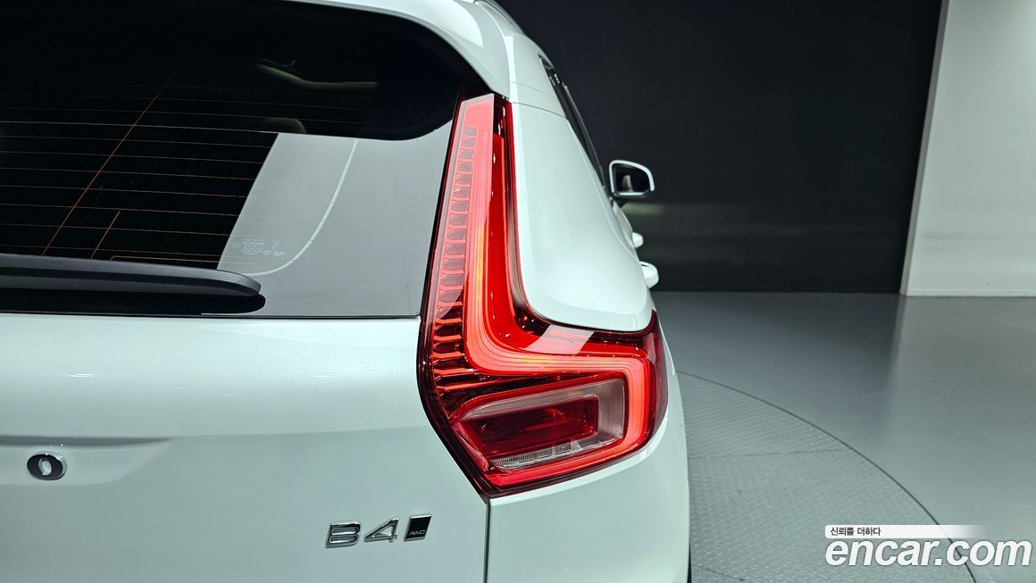 Volvo XC40 2025