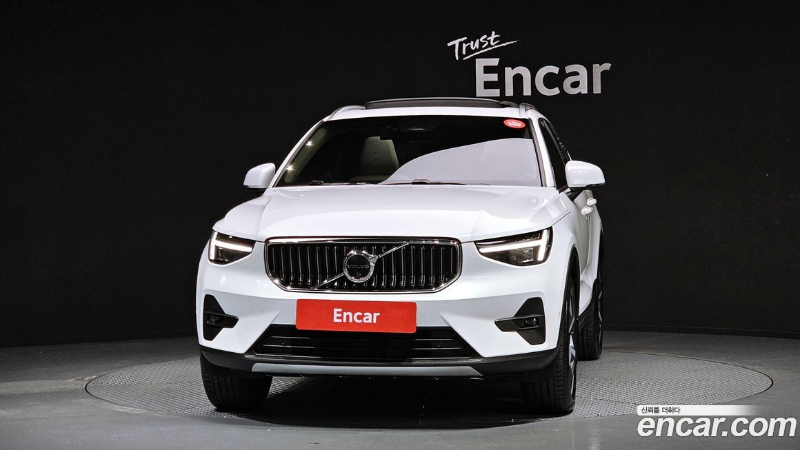 Volvo XC40 2025