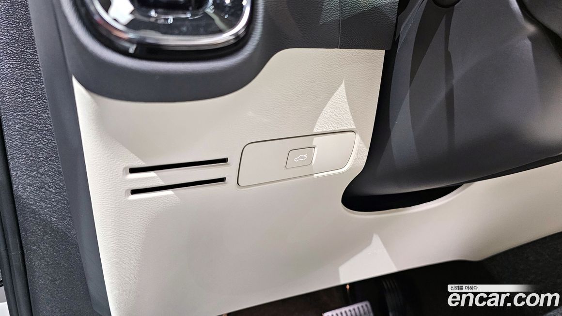 Volvo XC40 2025