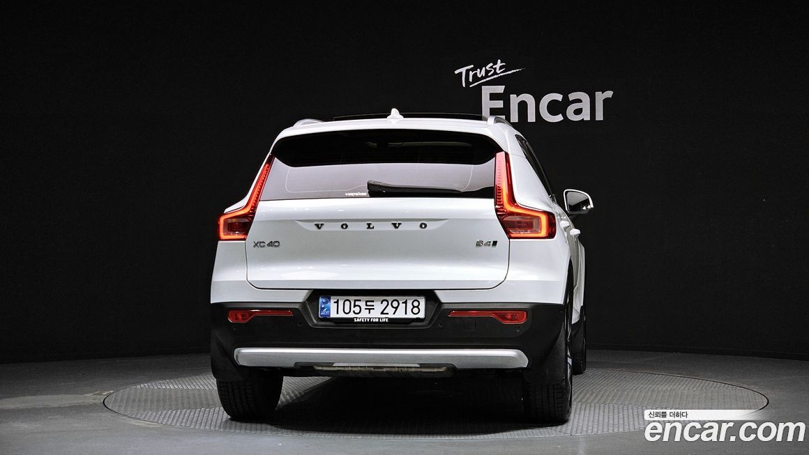 Volvo XC40 2025