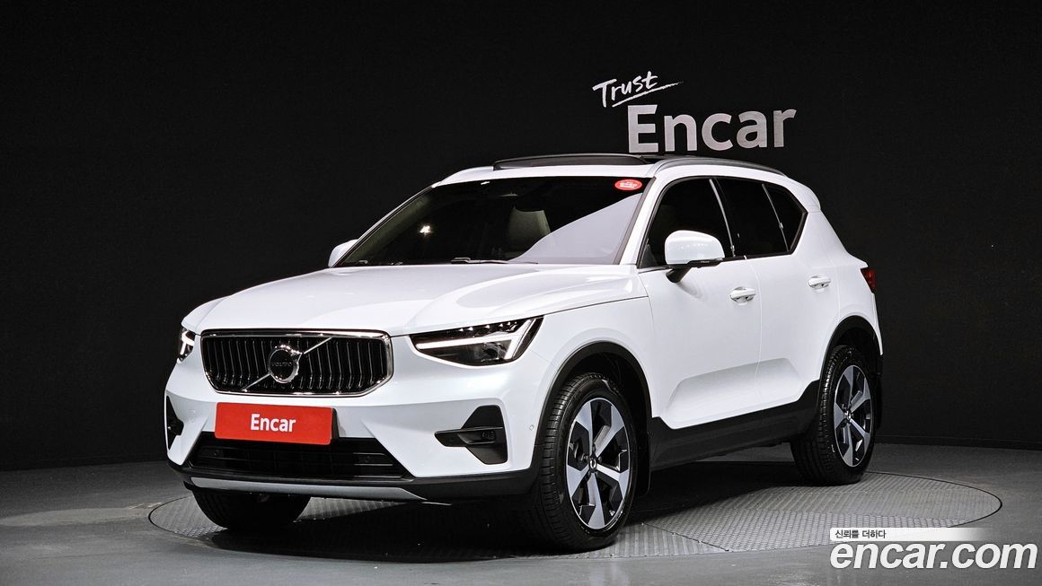 Volvo XC40 2025