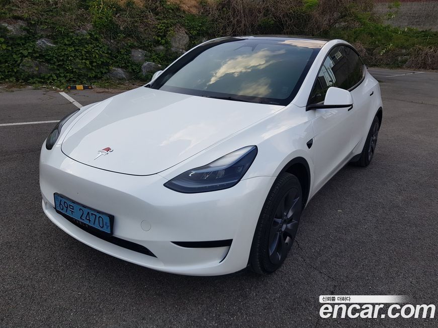 Tesla Model Y 2025