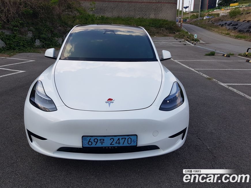 Tesla Model Y 2025