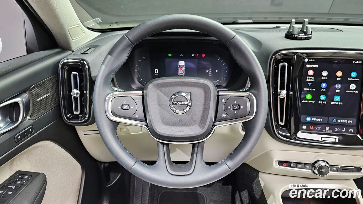 Volvo XC40 2025