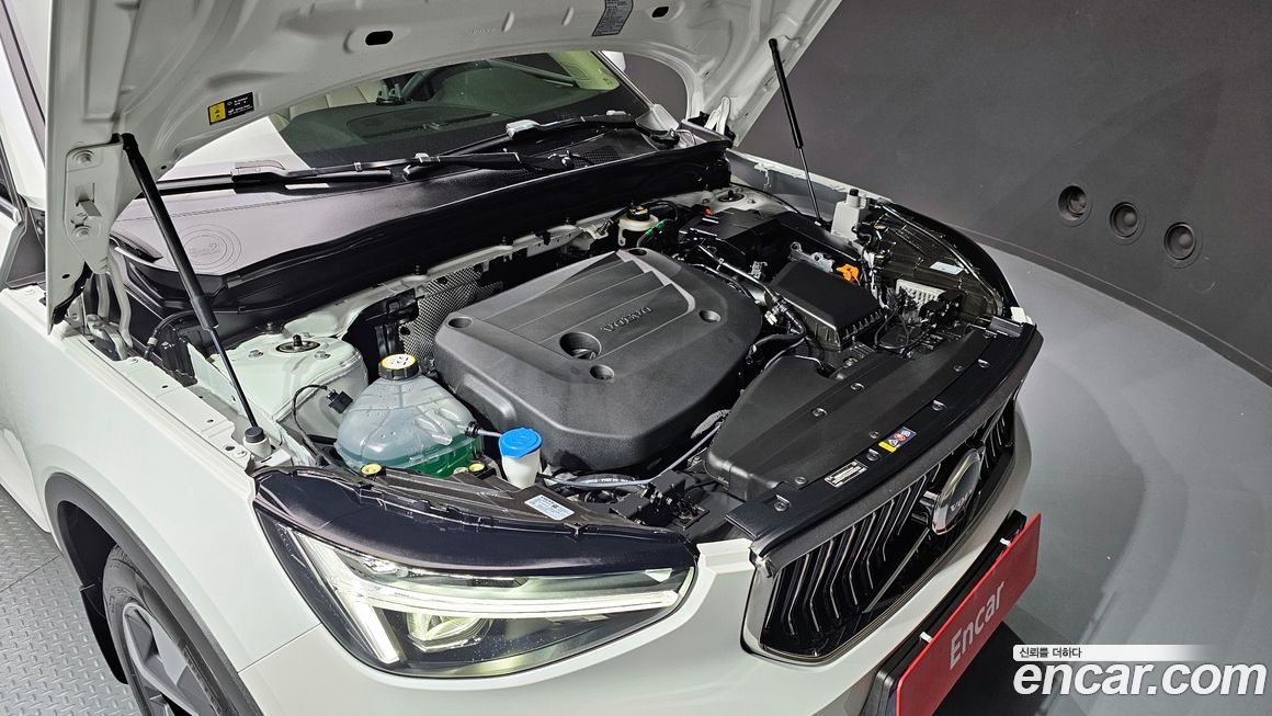 Volvo XC40 2025
