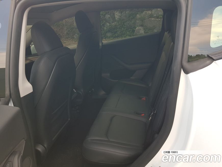 Tesla Model Y 2025