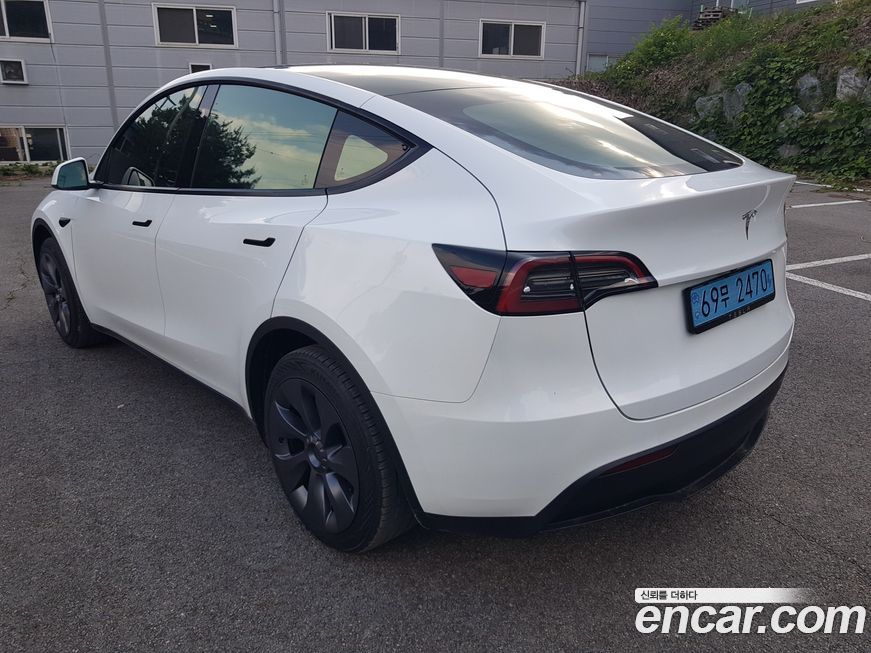 Tesla Model Y 2025