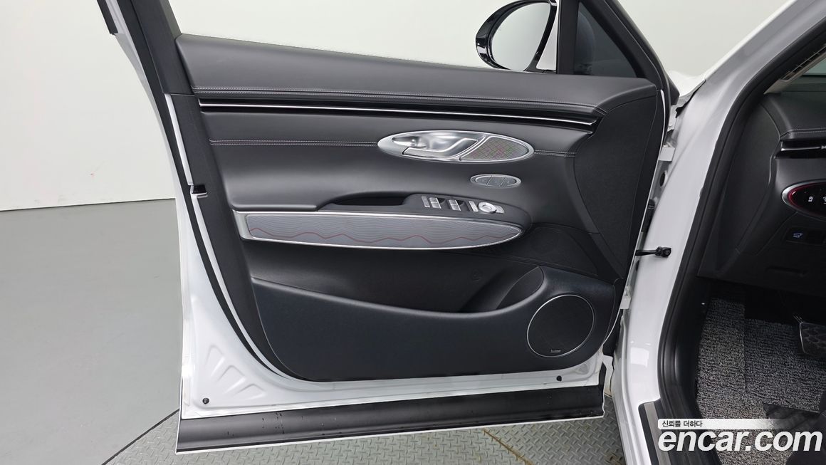 Genesis GV70 2023