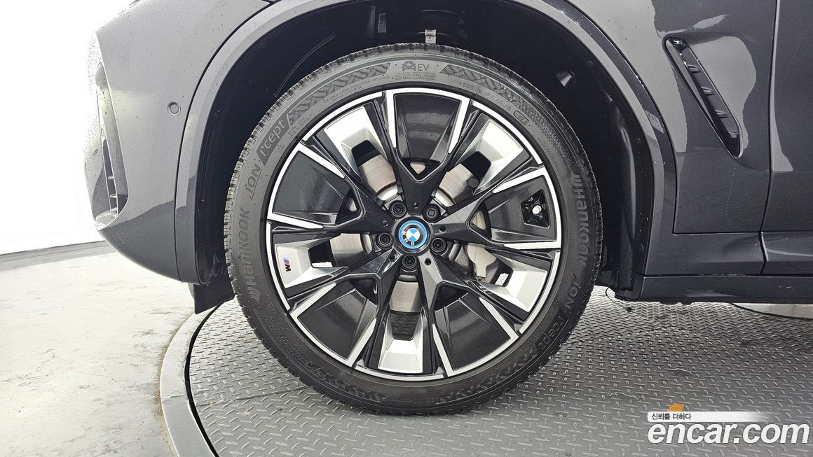 BMW iX3 2024