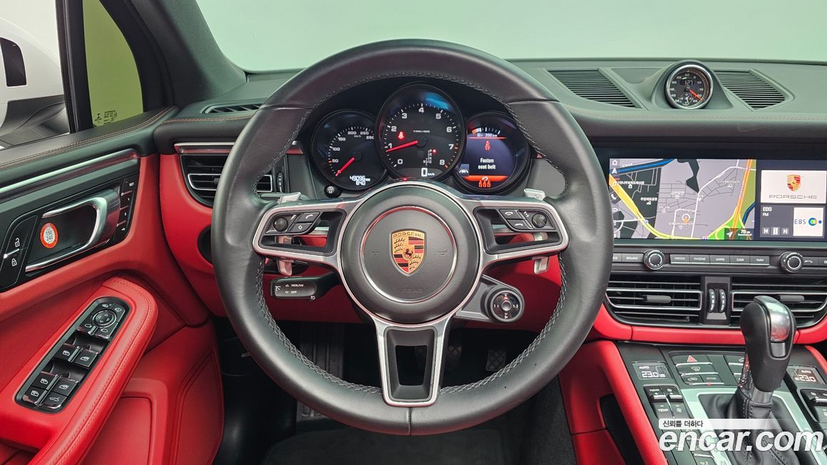Porsche Macan 2021