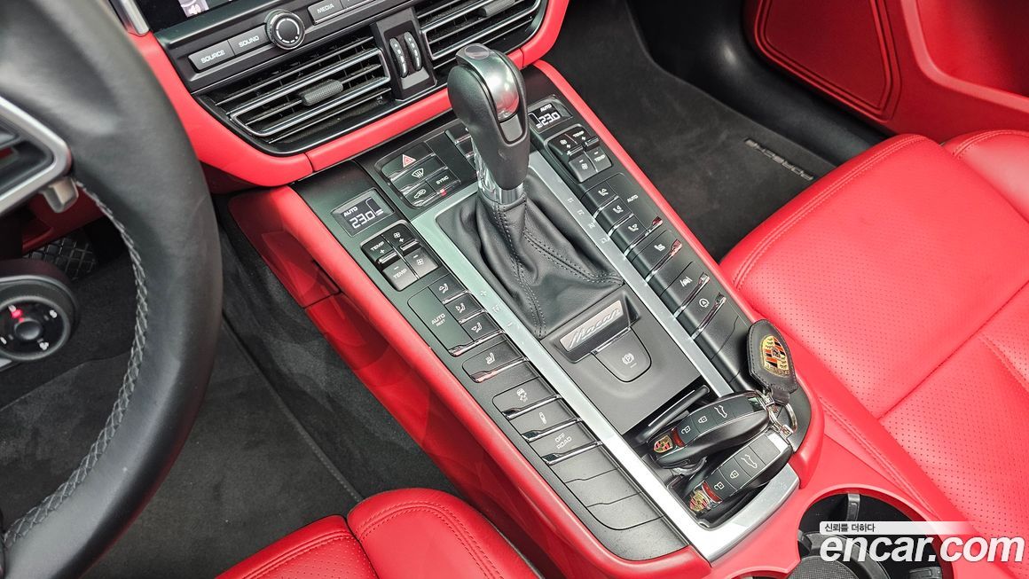 Porsche Macan 2021