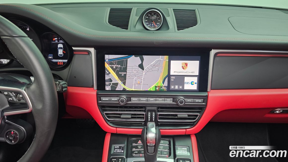 Porsche Macan 2021