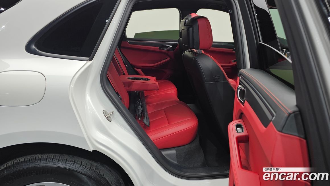 Porsche Macan 2021