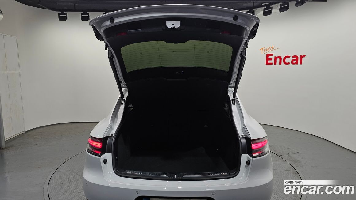 Porsche Macan 2021