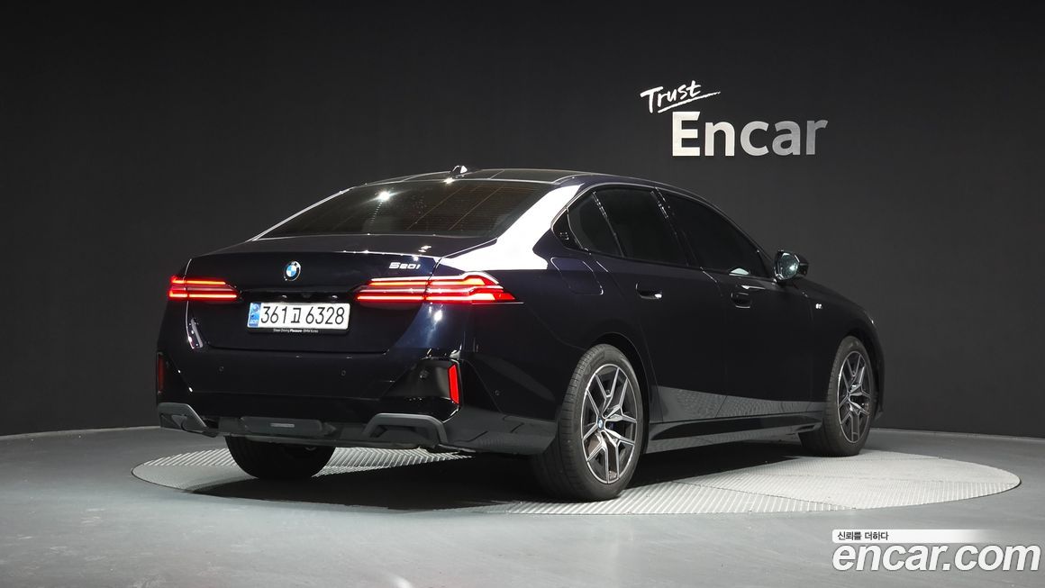 BMW 5-Series 2024