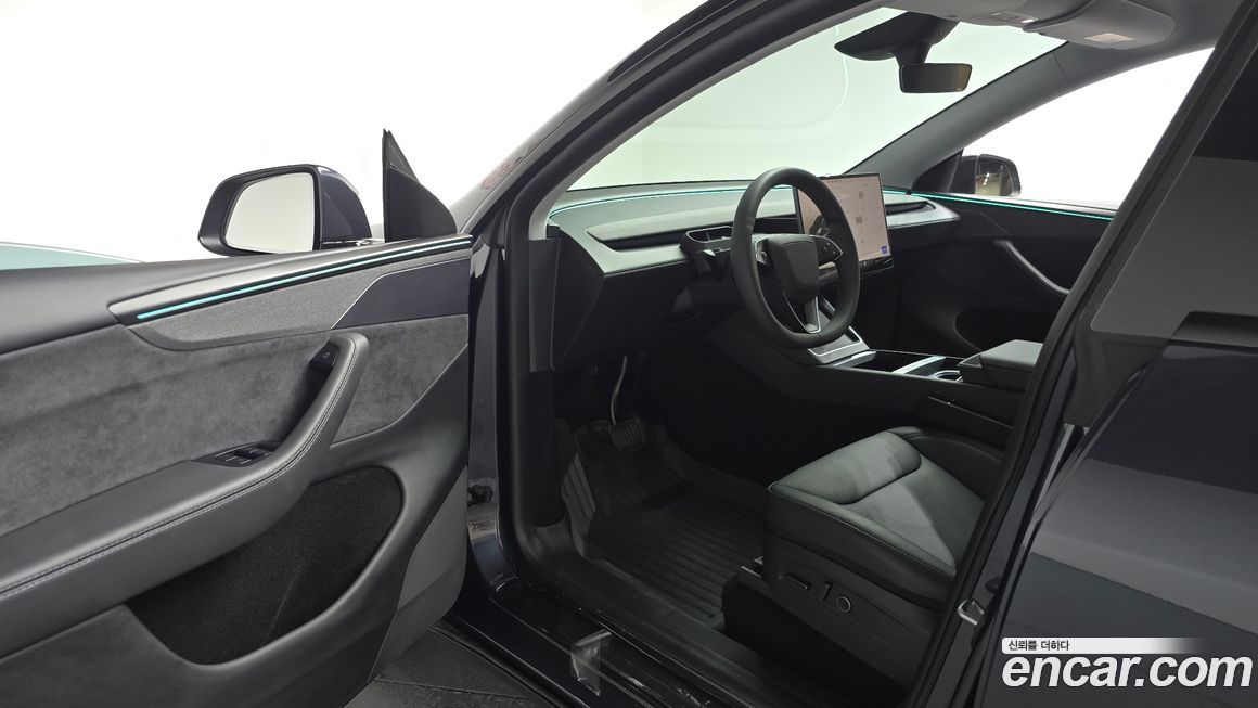 Tesla Model Y 2025