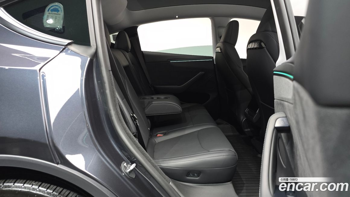 Tesla Model Y 2025