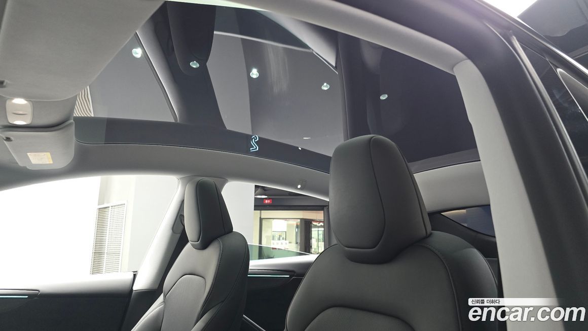 Tesla Model Y 2025