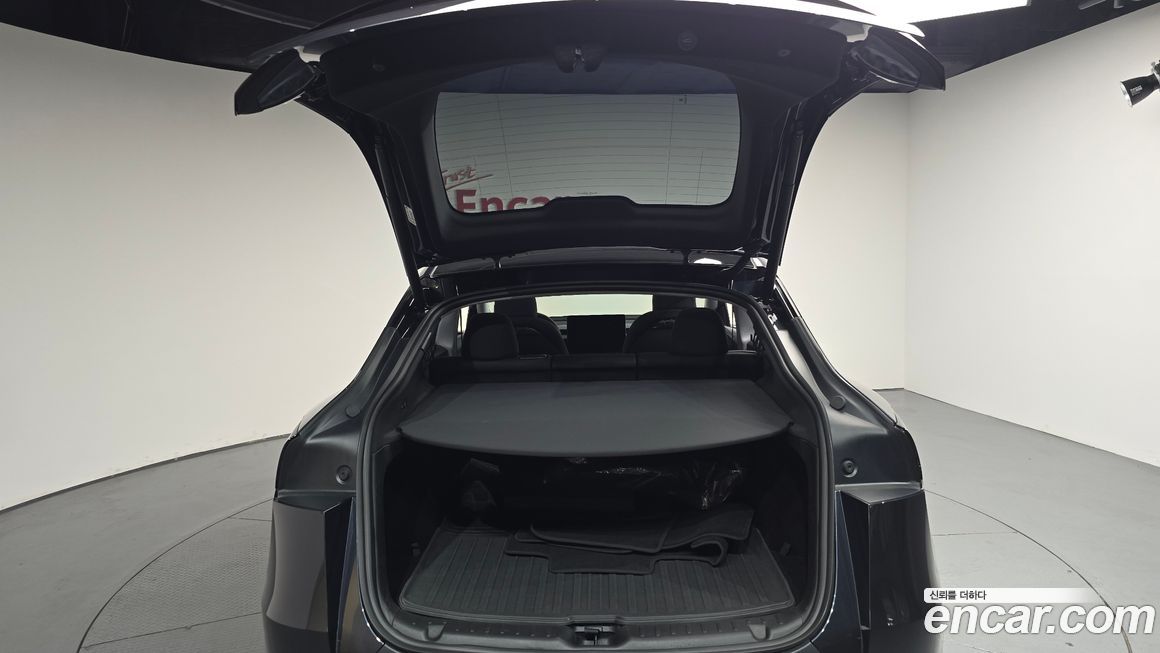 Tesla Model Y 2025