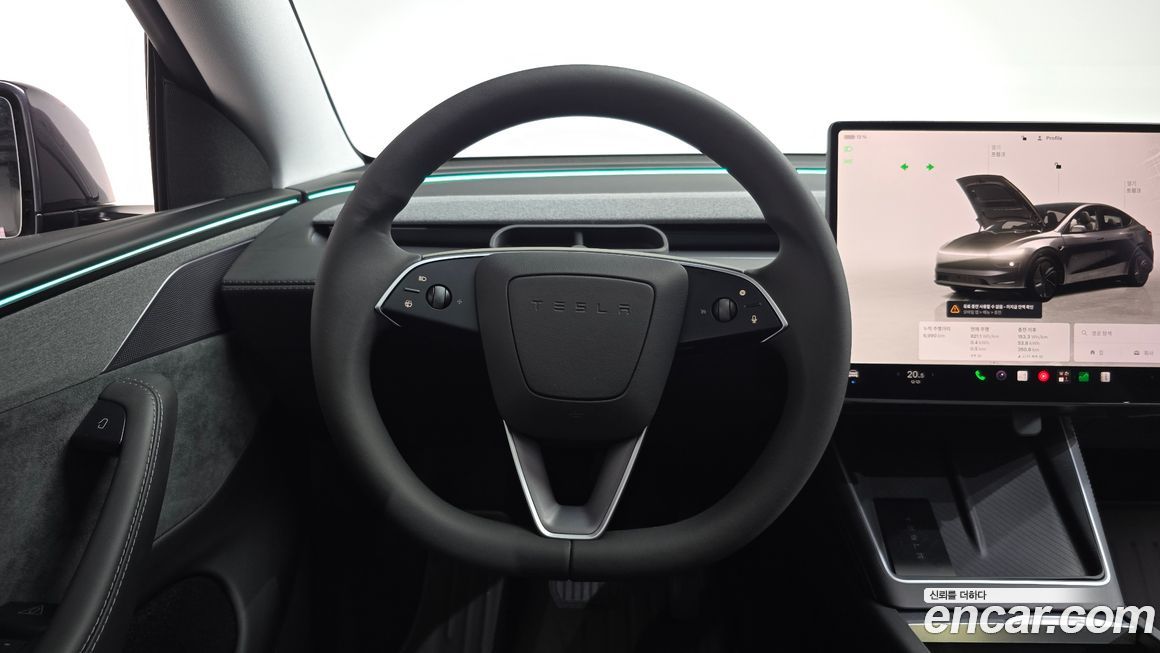 Tesla Model Y 2025