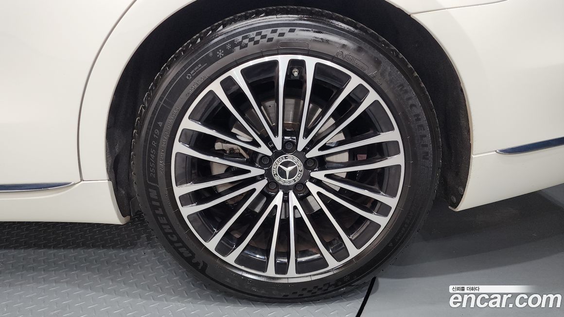 Mercedes-Benz S-Class 2021