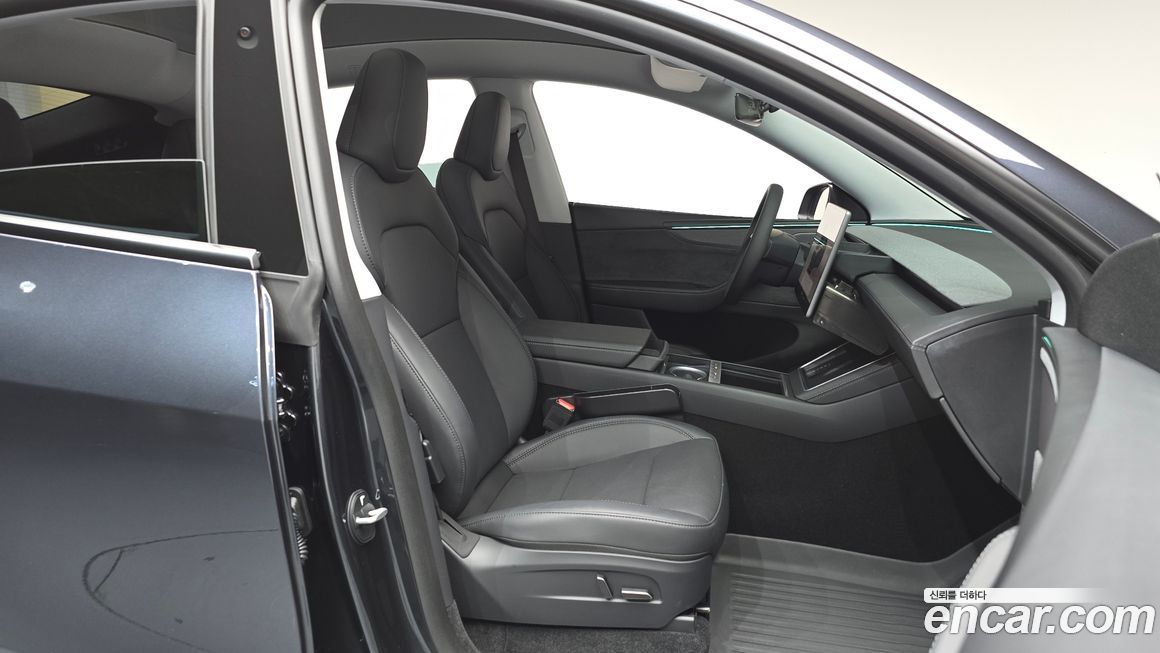 Tesla Model Y 2025