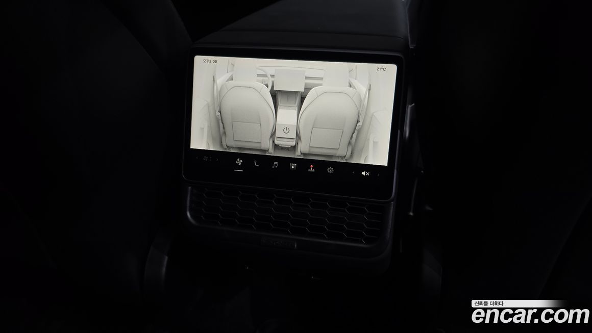 Tesla Model Y 2025