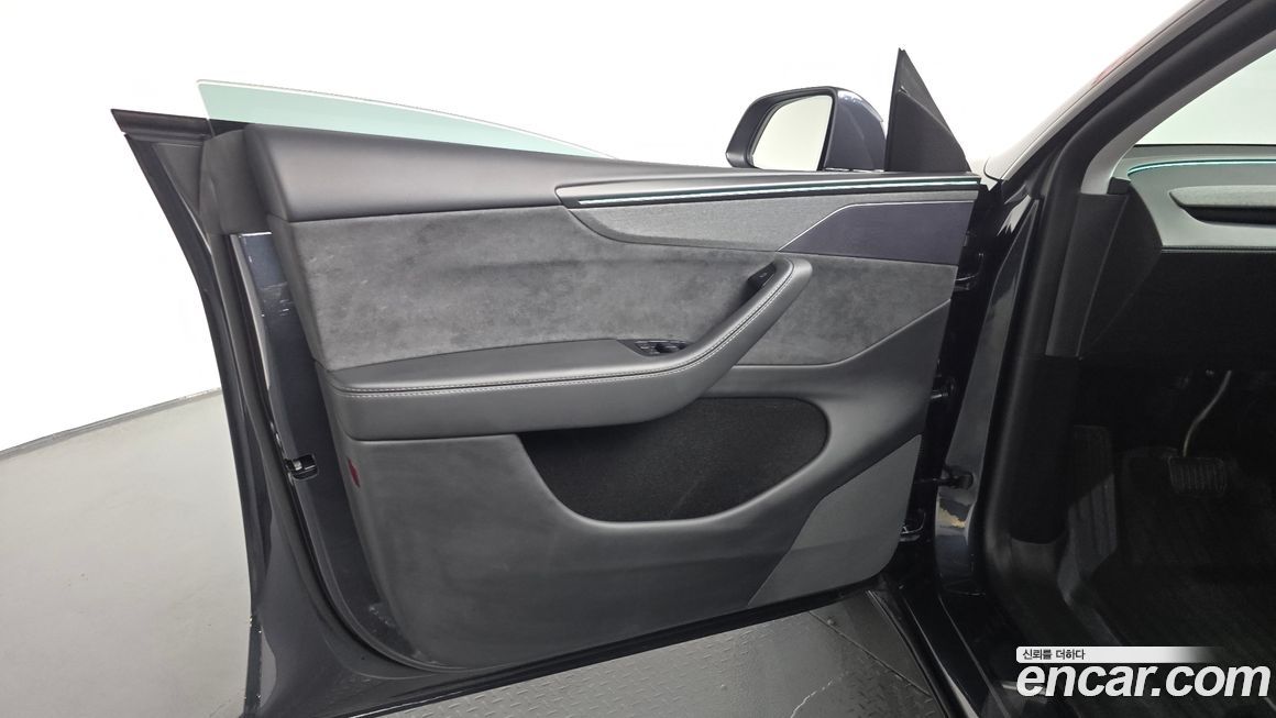 Tesla Model Y 2025