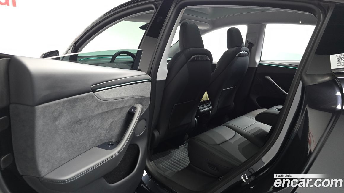 Tesla Model Y 2025