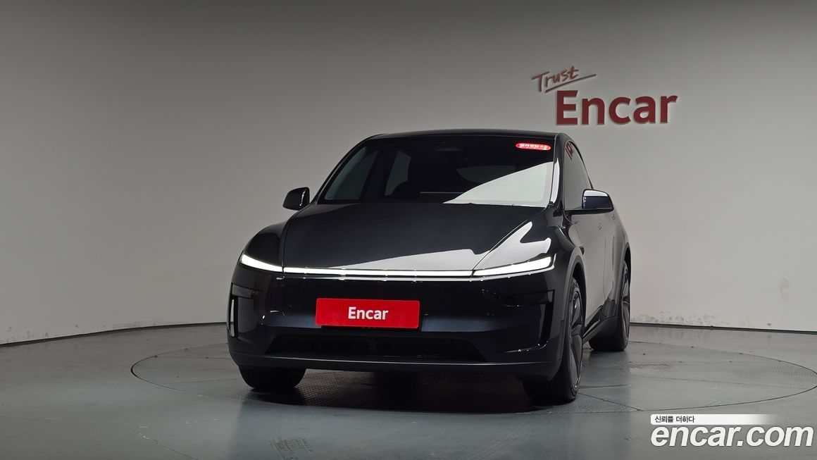 Tesla Model Y 2025