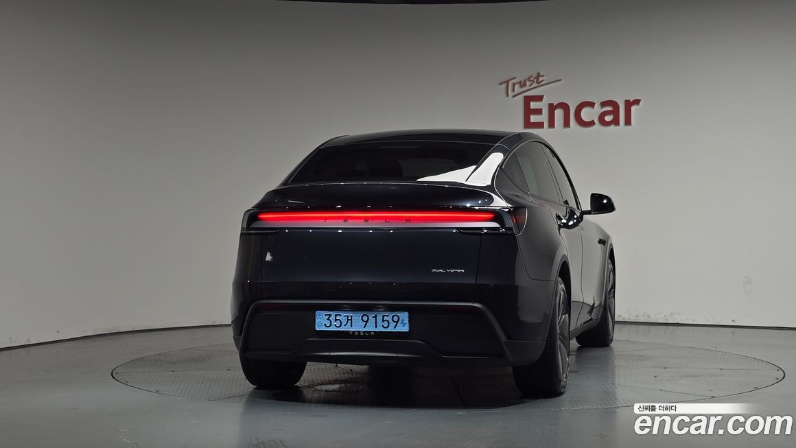 Tesla Model Y 2025