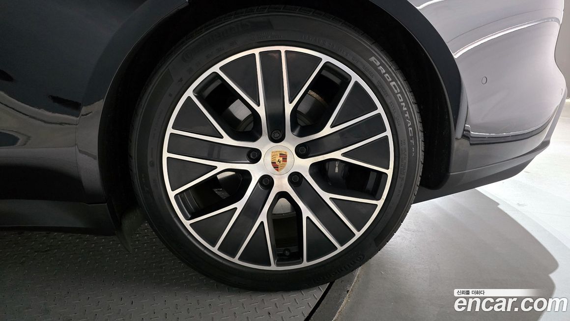 Porsche Taycan 2025
